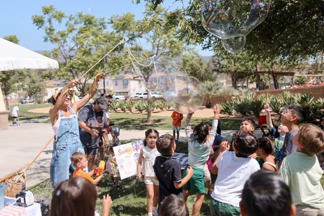 Kids at a bubble show